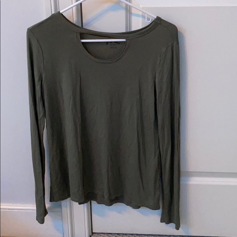 green shirt - Picture 1 of 2